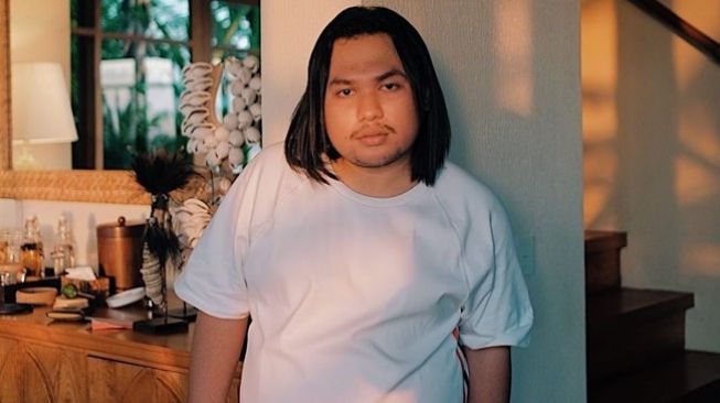 Keanu Agl Pakai Seragam Kawinan Unik, Viral Dibilang Mirip Model Sarimi