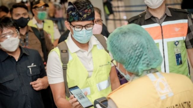 Baru Jadi Menparekraf, Sandiaga Uno Terbang ke Bali