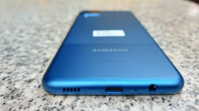 Samsung Galaxy A12. [Suara.com/Manuel Jeghesta]