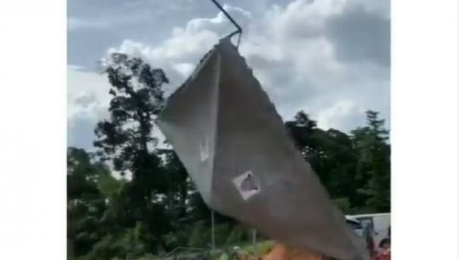 Viral Tenda Terbang di Prosesi Pemakaman, Disebut Mirip Film Azab