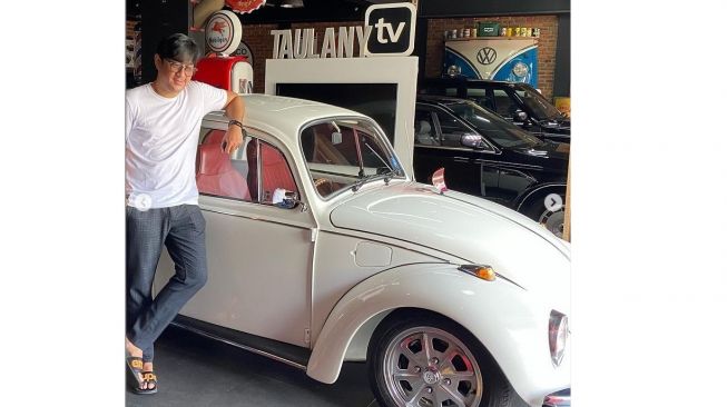 Andre Taulany pamer mobil tua hasil restorasi, tampilannya cakep juga (Instagram)