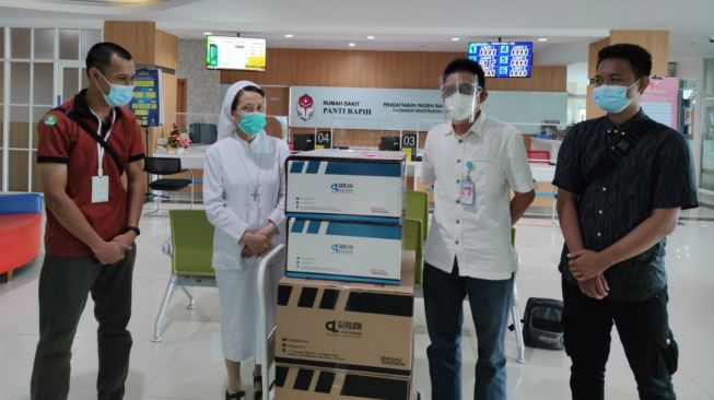 Bakti Sosial Djarum Foundation menyumbangkan alat High Flow Nasal Cannula (HFNC). [dokumentasi pribadi]