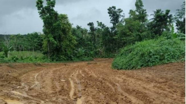 Mirip Trek Off-road, Warga Inginkan Pemkab Pandeglang Perbaiki Jalan Ini