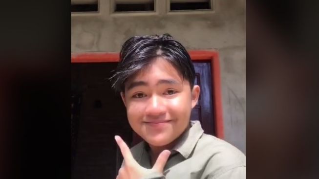 Viral cowok mirip Amanda Manopo. (kolase Tiktok)