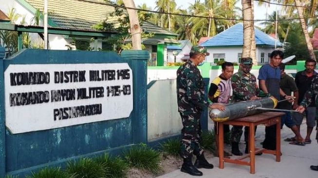 Benda asing mirip torpedo yang ditemukan nelayan Selayar disebut alat pendeteksi bawah laut yang dinamakan Sea Glider atau Kapal Luncur Bawah Laut / [Foto: Istimewa]