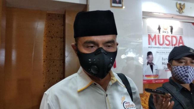 Anggota Komisi C DPRD DIY, Amir Syarifudin saat ditemui wartawan di Ros In Hotel, Bantul, Senin (28/12/2020). [Muhammad Ilham Baktora / SuaraJogja.id]