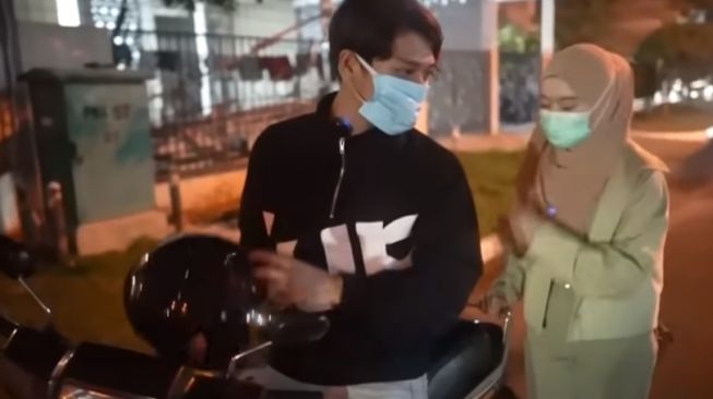 Lesti Kejora siap diajak Rizky Billar naik Honda Astrea (Youtube)