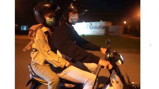 Mesra Naik Honda Astrea, Rizky Billar ke Lesti: Ngapain Pegang-pegang?