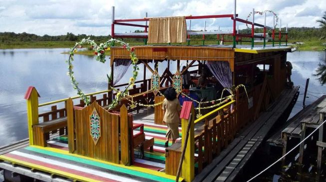 Wisata Sanggu Kini Dilengkapi Perahu Susur Sungai