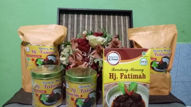 Produk olahan Rendang Hj Fatimah dengan beragam berat dan kemasan. [Suara/Istimewa]