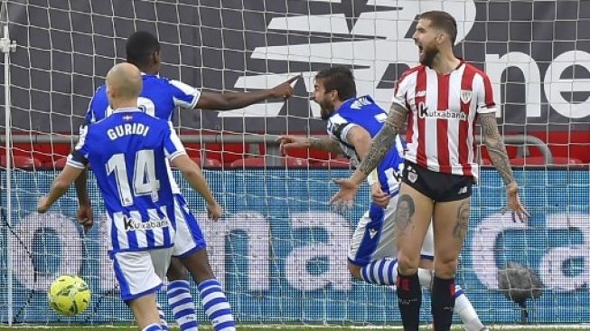 Pemain Real Sociedad Cristian Portu rayakan golnya ke gawang Athletic Bilbao di San Mames dalam pertandingan Liga Spanyol, Kamis (31/12/2020). [AFP]