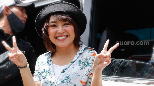 Komedian Nina Carolina atau Mpok Alpa saat ditemui di Kawasan Tendean, Jakarta Selatan, Senin (28/12/2020). [Suara.com/Alfian Winanto]