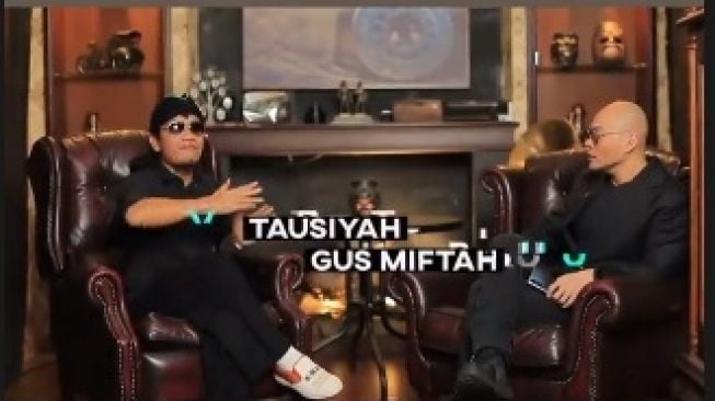 Rayakan Tahun Baru, Deddy Corbuzier Isi Tausiah Bareng Gus Miftah