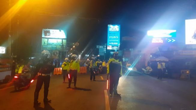 Jalur Puncak Bogor Ditutup Total, Pengendara Motor Dipaksa Putar Balik