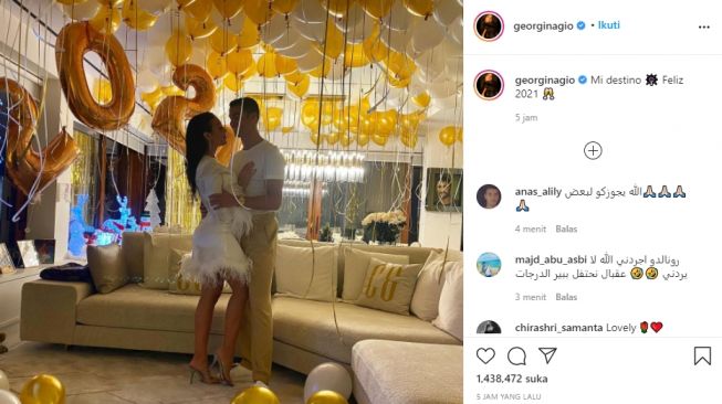 Dilarang Kekasih, Cristiano Ronaldo Tidak Boleh Ganti Bohlam Lampu di Rumah