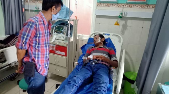 Cekcok Sama Pacar, Bujang Lapuk Ini Tenggak Pembersih Lantai 'Super Pell'
