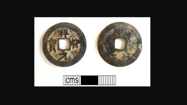 Koin China abad pertengahan ditemukan di China. [Finds.org]