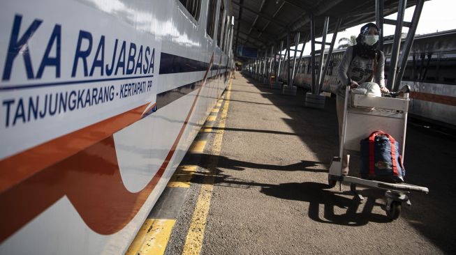 Tak Seluruhnya Dilarang, Mereka Ini Bisa Naik Kereta Api Saat Arus Mudik