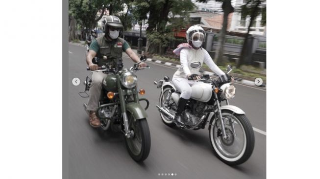 Kang Emil riding bareng istri mencoba motor custom baru (Instagram)