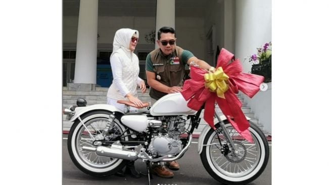 Ridwan Kamil Kasih Kado Motor Custom untuk Istri, Captionnya Bikin Salfok