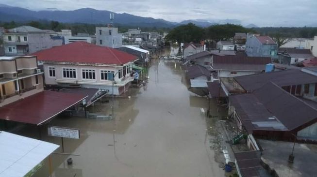 Luwu Utara Banjir Lagi, Air Sampai Lutut Orang Dewasa