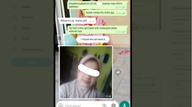 Ngakak Abis! Kurir Minta Foto Rumah, Emak-emak Ini Malah Kirim Selfie