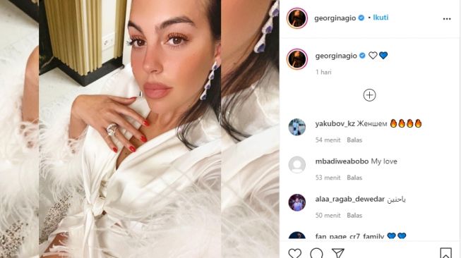 Georgina Rodriguez pamer cincin tunangan dari Cristiano Ronaldo. (Instagram/georginagio)
