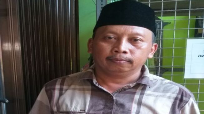 Bayar Makan dengan Sepatu, Kades Ini Sekarang Sering Dijahili Pedagang