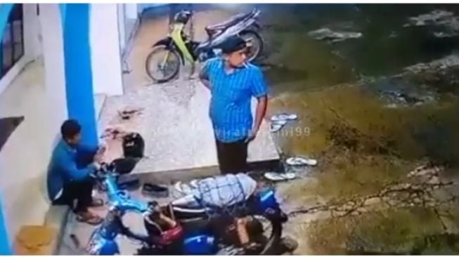 Viral aksi begal hp terekam CCTV masjid (instagram.com/viralterkini99)