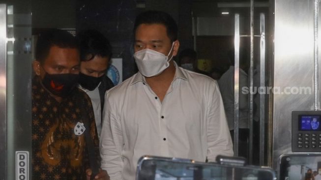 12 Jam Diperiksa, Nobu Lawan Main Gisel di Video Porno Bungkam Soal Ini