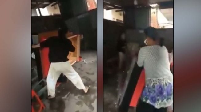 Viral Video Emak-emak Ngamuk, Serang dan Hancurkan Lokasi Perjudian