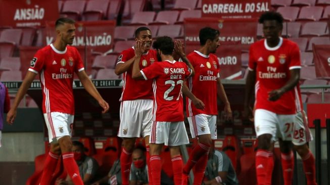 Siaran Langsung, Kamera TV Rekam Pemain Benfica Telanjang di Ruang Ganti