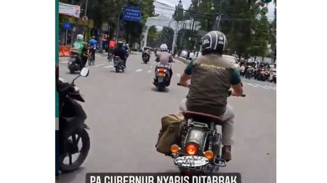 Ridwan Kamil nyaris ditabrak oleh pemotor yang hendak memotong jalan (instagram)