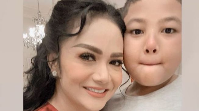 Fotoin Krisdayanti, Kellen Lemos Disanjung Selangit