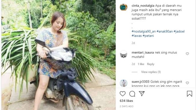 Wanita naik motor yang tengah membawa rumput sebagai pakan ternak bikin gagal fokus (Instagram)