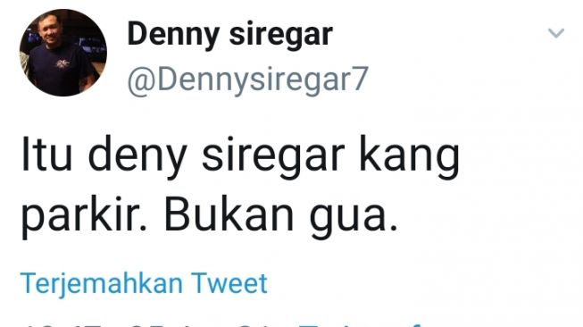 Cuitan Denny Siregar yang membantah bahwa dia meninggal dunia. [Suara/Istimewa]