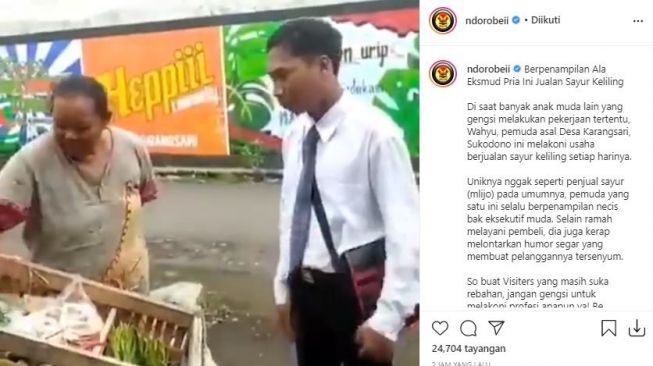 Viral Tukang Sayur Rasa Ceo Pakai Kemeja Dan Dasi Bawa Gerobak