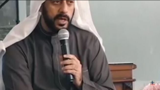 4 Teladan Syekh Ali Jaber, Maafkan Penusuknya hingga Cium Kaki Hafiz Cilik