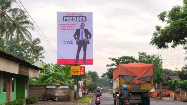 Geger Billboard Banyuwangi "Ahmad Sharoni mimpi jadi Presiden", Siapa Dia?