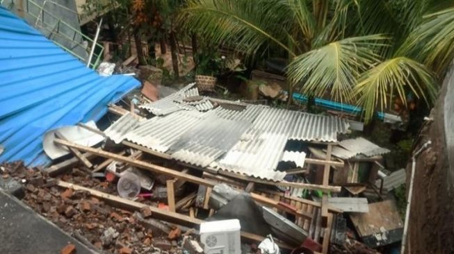 Kondisi Hujan Deras, Dapur Sebuah Rumah di Gianyar Bali Amblas 3 Meter