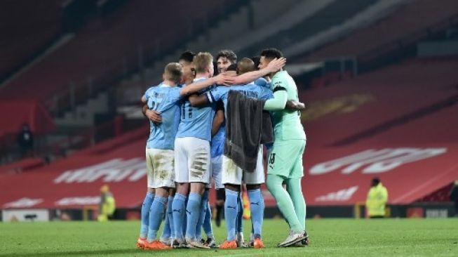 Pemain Manchester City rayakan kemenangan atas Manchester United di babak semifinal Piala Liga Inggris yang berlangsung di Old Trafford, Kamis (7/1/2021). [AFP]