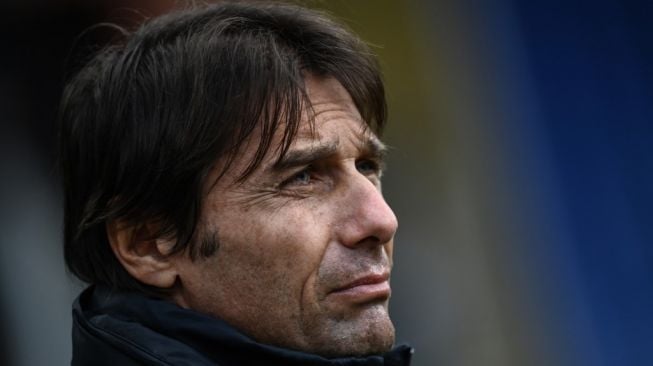 Ekspresi pelatih Inter Milan, Antonio Conte pada laga Liga Italia 2020/2021 kontra Sampdoria di Stadio Comunale Luigi Ferraris, Rabu (6/1/2021) malam WIB. [Marco BERTORELLO / AFP]