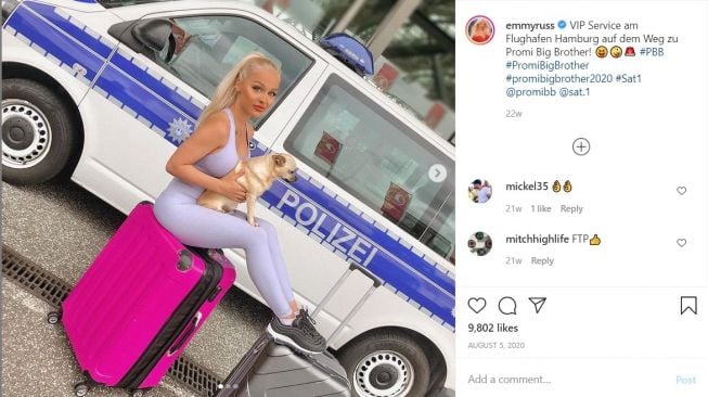 Gara-gara Foto dengan Mobil Polisi, Selebgram Seksi Harus Ditahan