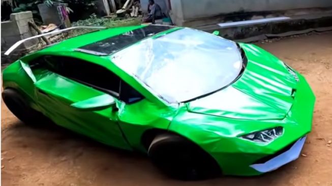 Kreatif! Pria Ini Bikin Replika Lamborghini dengan Modal Barang Rongsokan