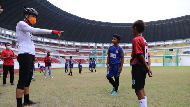 Ganjar Pranowo Kunjungi Stadion Jatidiri, Progres Pembangunan Capai 80%