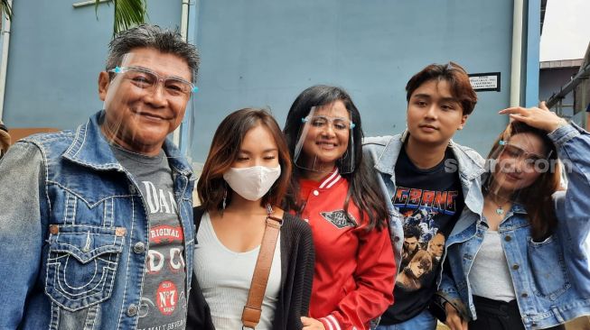 Demi Anak, Willy Dozan dan Betharia Sonata Akur Lagi