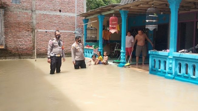 Akibat Luapan Kali Mas, 20 Rumah Terendam Banjir di Krian Sidoarjo