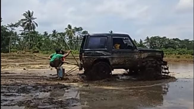 Begini potret Daihatsu Taft berevolusi jadi mobil [embajak sawah (Facebook)