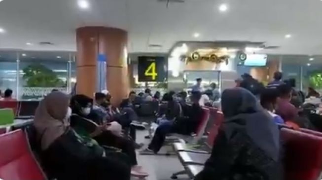 Viral Video Suasana Ruang Tunggu Bandara Pontianak, Warganet: Merinding