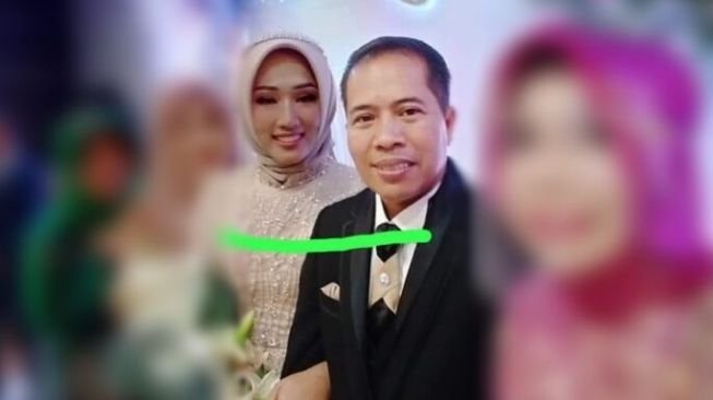 Mulyadi Tamsir dan Makrufatul Yeti Srianingsih melangsungkan pernikahan di Kota Pontianak, 20 November 2020 lalu di Meranti Ballroom Hotel Mercure / [ Foto Istimewa ]